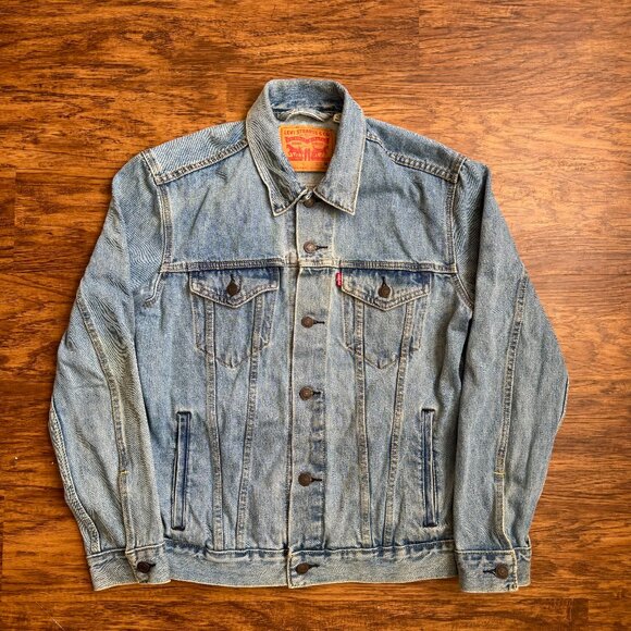 Levi's Mens Jean Jacket Medium Blue Light Wash Trucker Button Denim Distressed - Picture 1 of 5